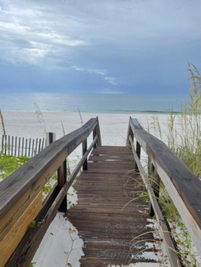 Pet Friendly Beachfront Paradise Retreat